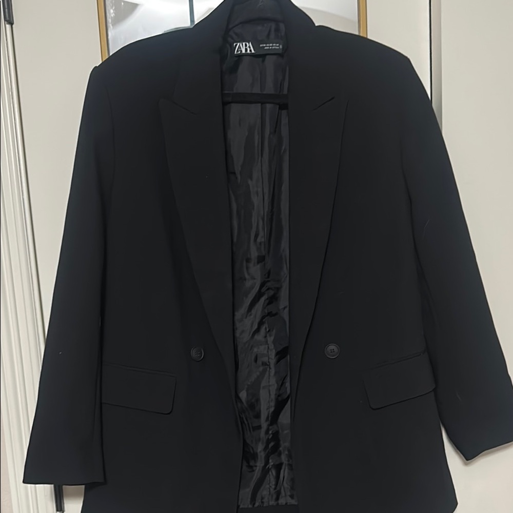 Zara Woman’s Black Double-Breasted Sport Coat